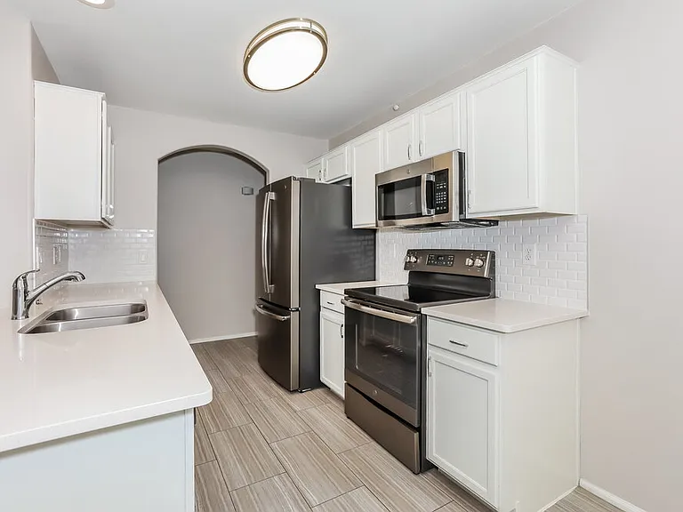 1718 E Daniella Dr — Photo 7
