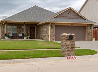 705 SW 11th St, Moore, OK 73160