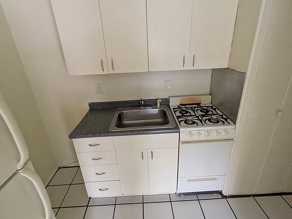 3rd image of 321 Hoffman Ct #12B