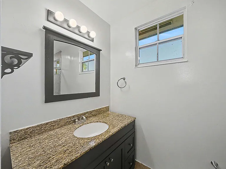 5789 Woodland Point Dr — Photo 45