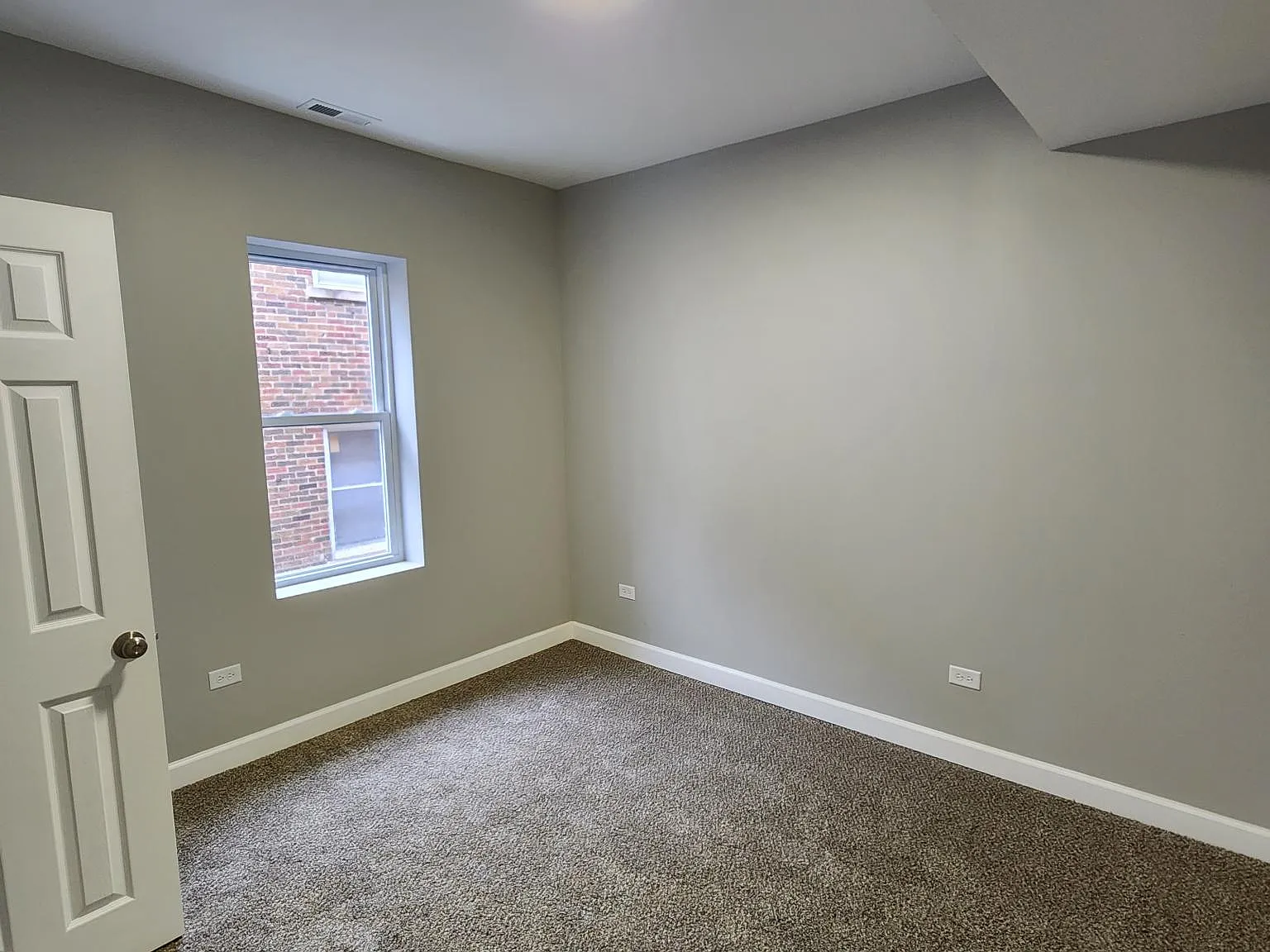 3 bed, 1800 sqft, $1,400 — Photo 2