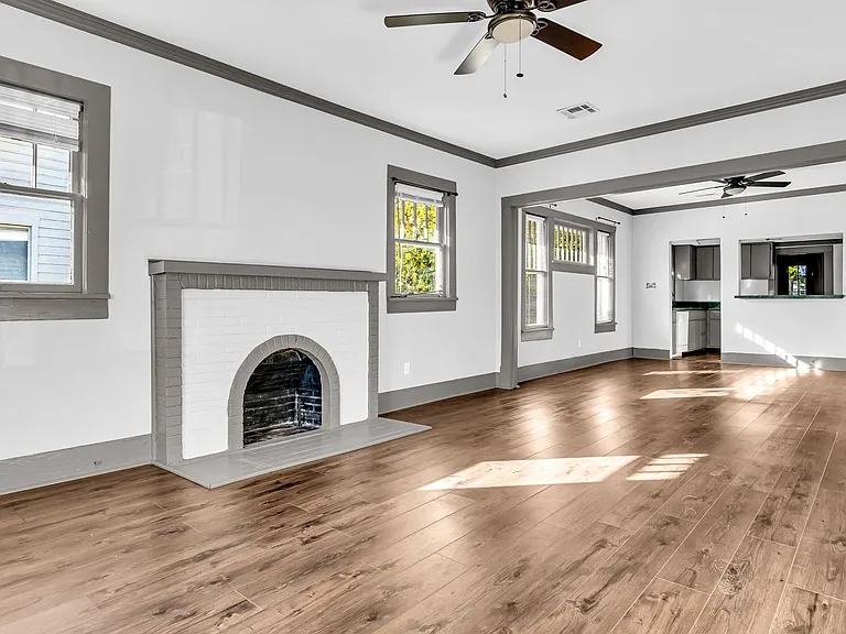 1211 Stanley St SW — Photo 3