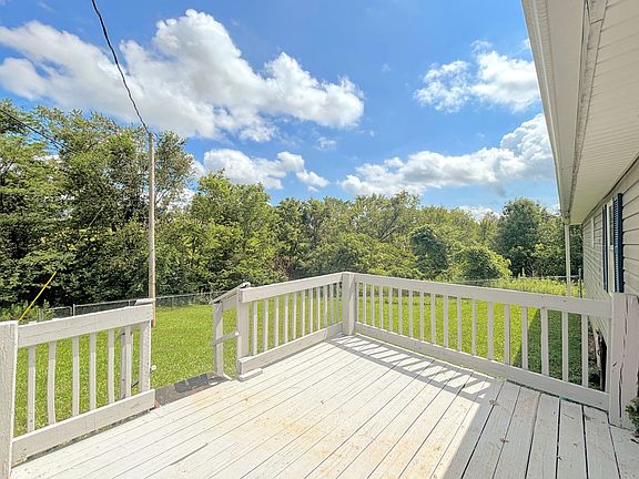 3rd image of 390 Lynn Ln