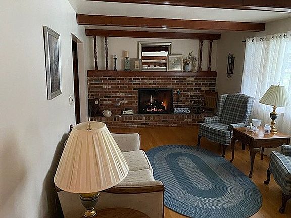 2nd image of 3038 Maplewood Dr