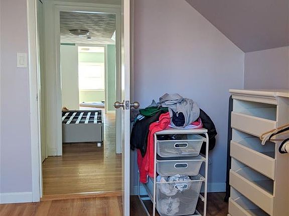 4th image of 122 Bowdoin St