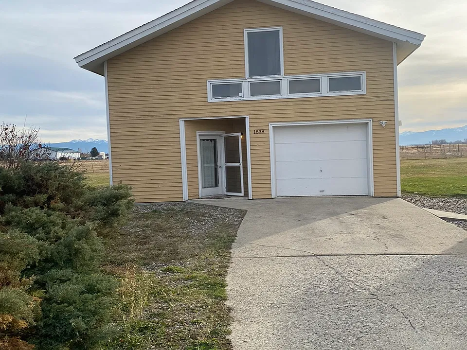 1838 E Valley Center Rd