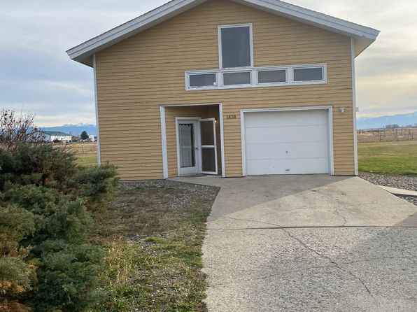 1838 E Valley Center Rd