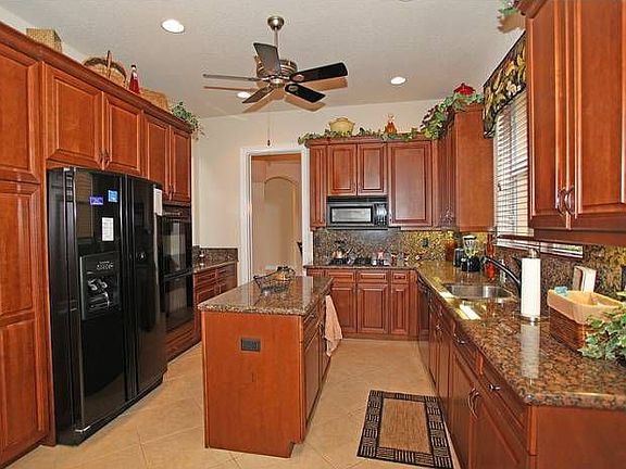 Eat-In Kitchen w/Granite