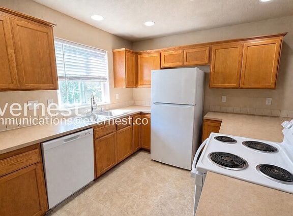5th image of 12135 SE Harold St