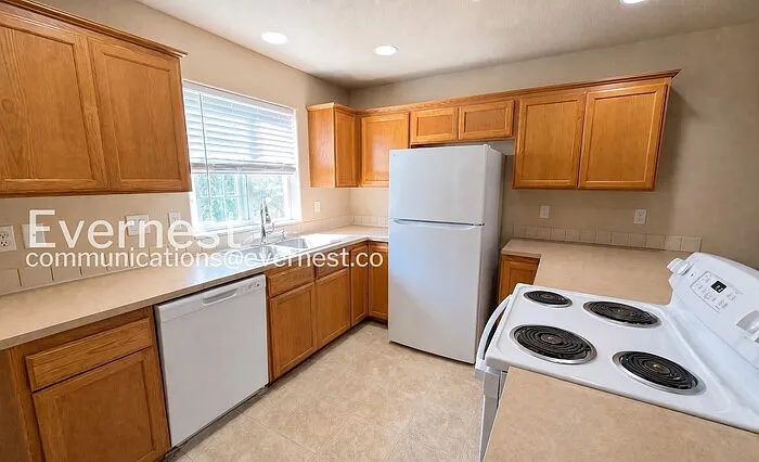 12135 SE Harold St — Photo 5
