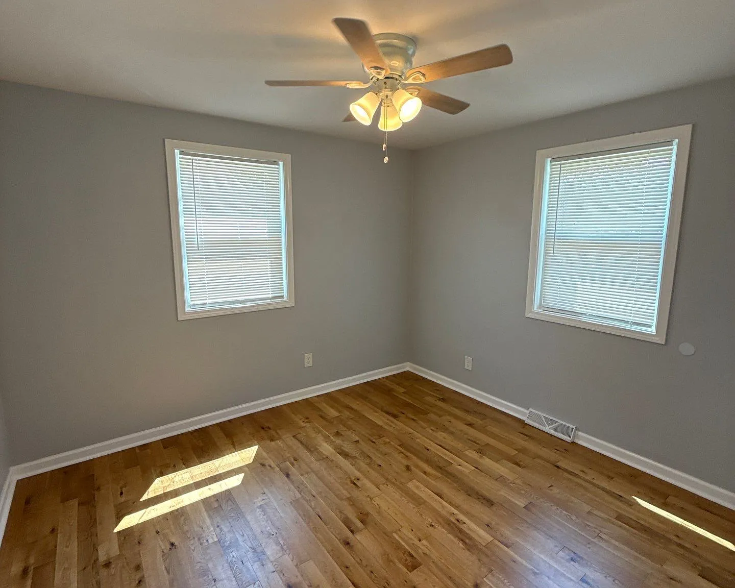 3 bed, 1200 sqft, $2,400 — Photo 4