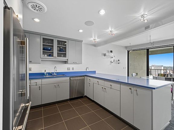 5th image of 700 W 7th Ave Unit 806