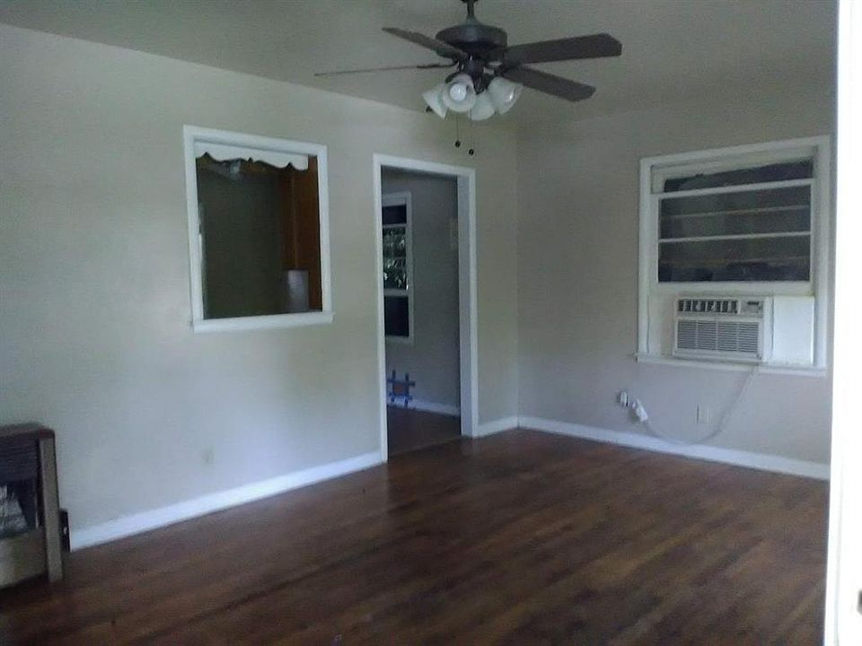 2nd image of 409 N Avenue A