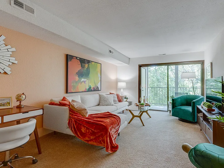 Willow Creek Apartments — Photo 10