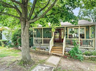 206 Lake Shore Dr, Weymouth, MA 02189