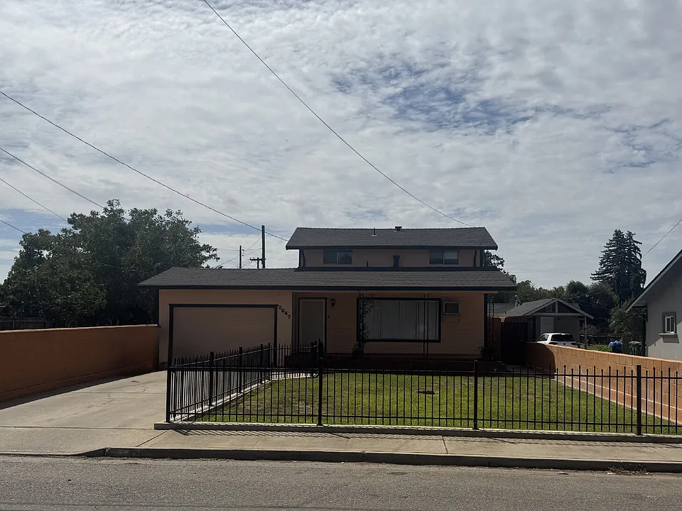 2847 Oleander Ave