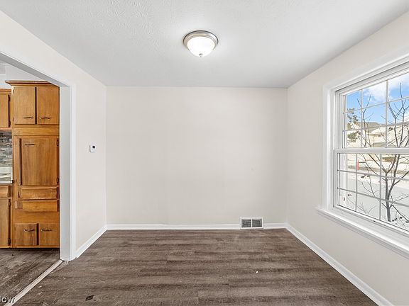 3rd image of 170 E 220th St