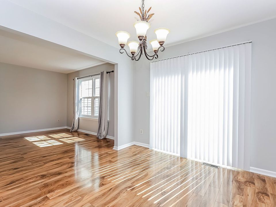 1st image of 15 York St