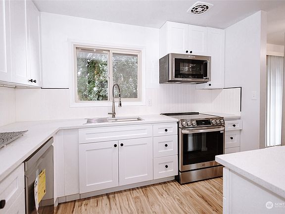 3rd image of 135 Oak Lane