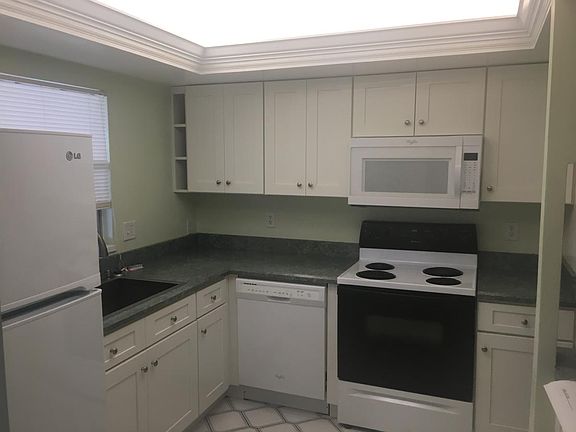 4th image of 1138 Harbour Point Dr