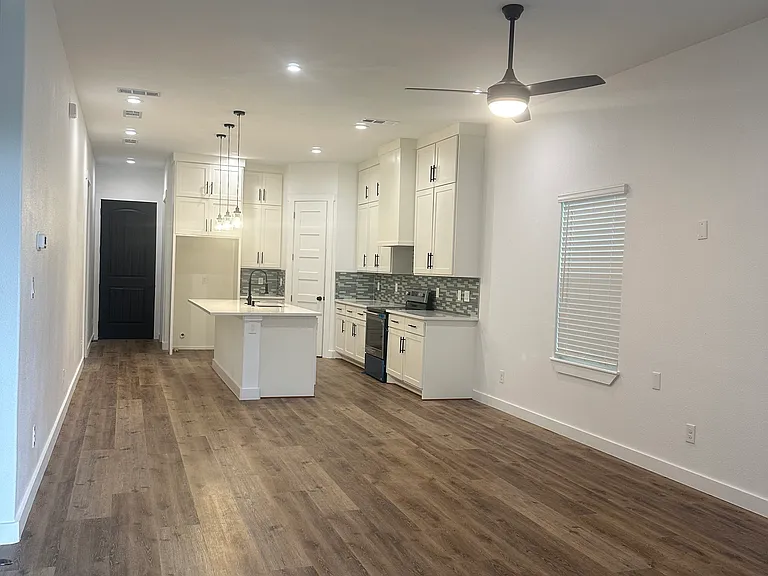 2715 Grafton Ave — Photo 3