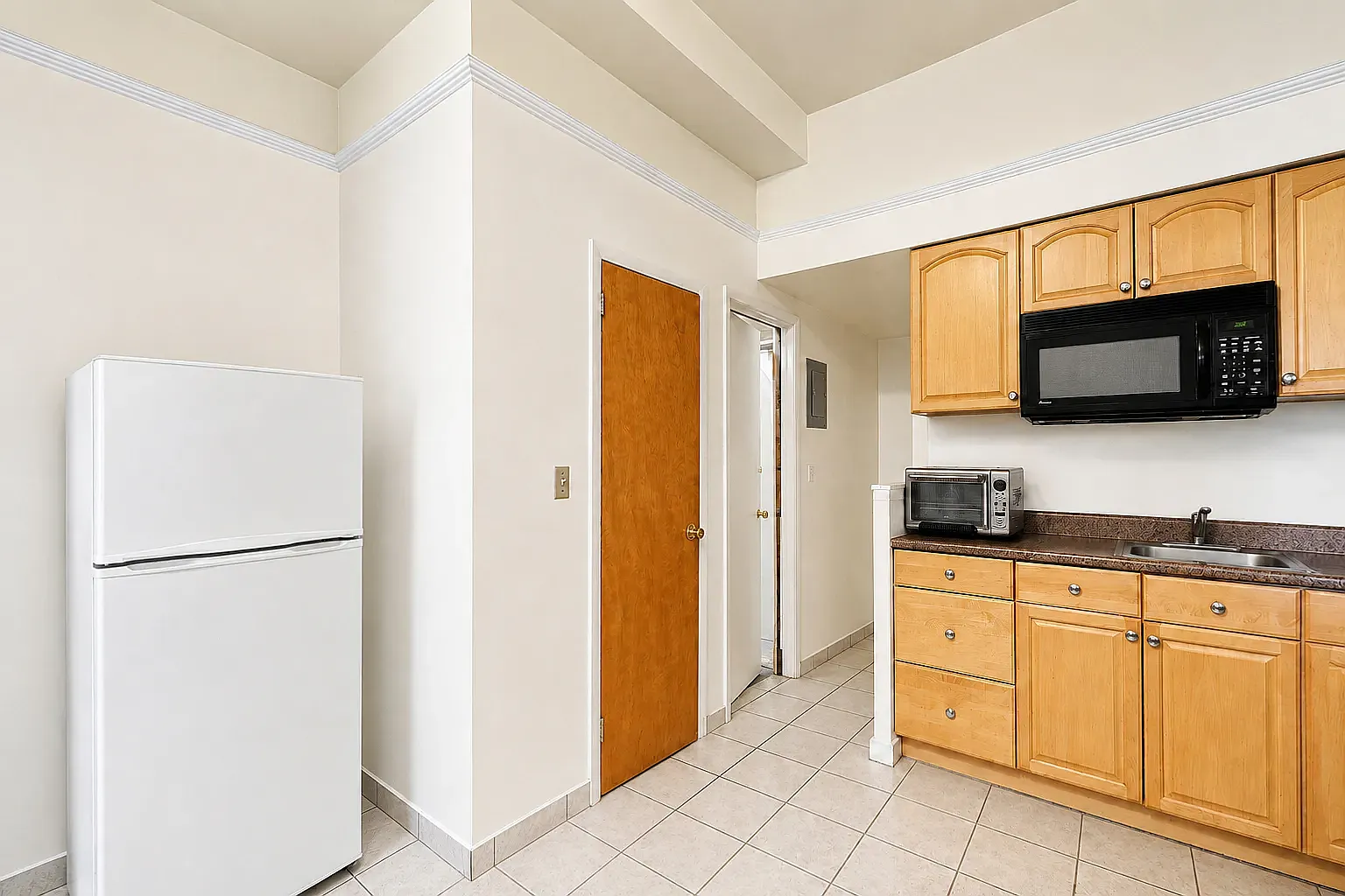 12-07 Jackson Avenue — Photo 1