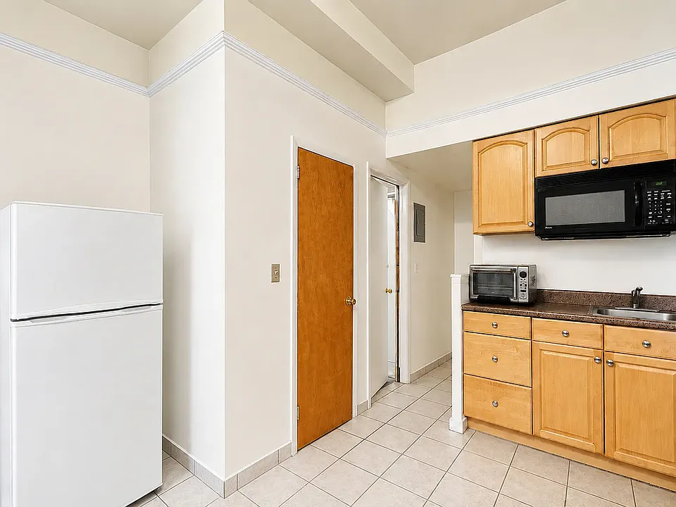 1207 Jackson Ave #1L