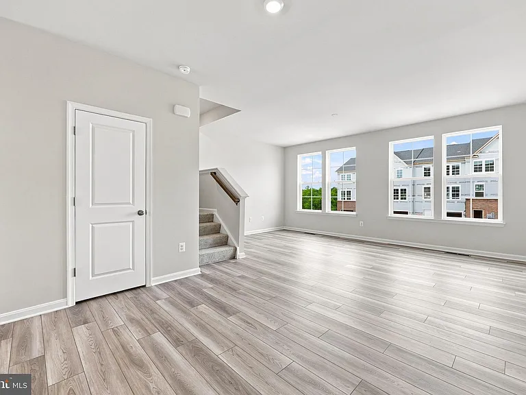 394 Seeback Dr — Photo 8