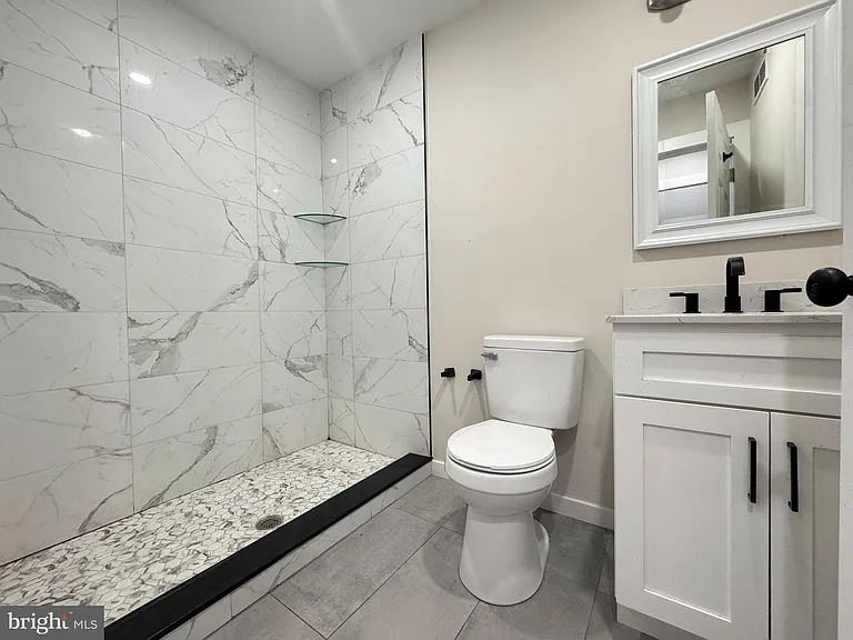 255 S 44th St #4 — Photo 9