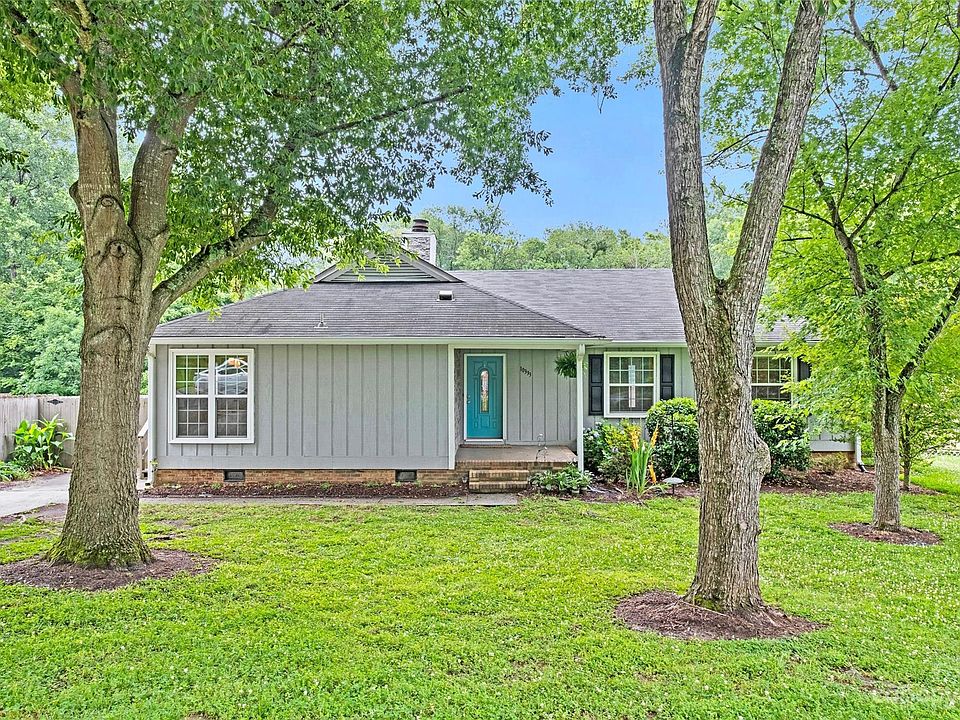 1st image of 10333 Camelback Cir