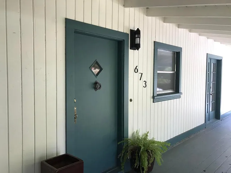 673 College Ave — Photo 2