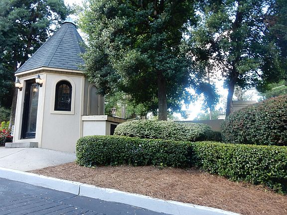 4th image of 3204 Pine Heights Dr NE