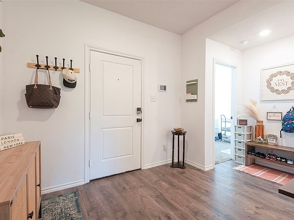 5th image of 3239 Everly Dr