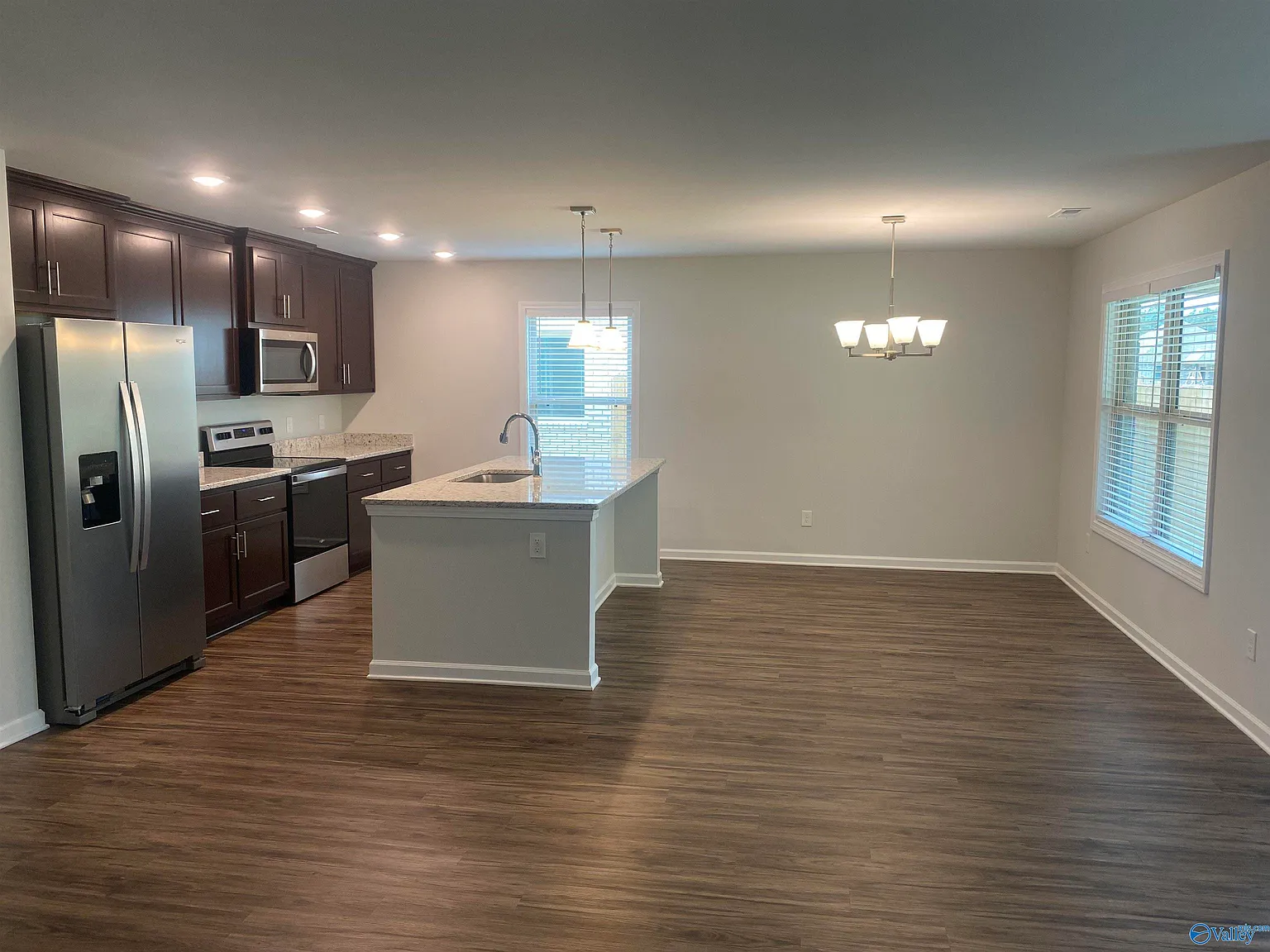 3 bed, 2.0 bath, 1827 sqft, $1,995 — Photo 4