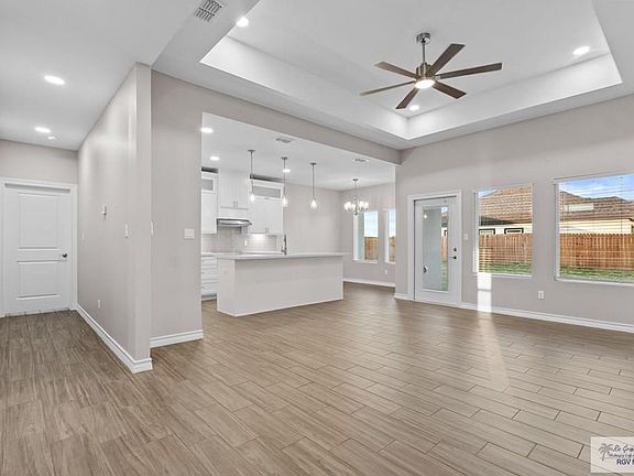 4th image of 2027 Peace Dr