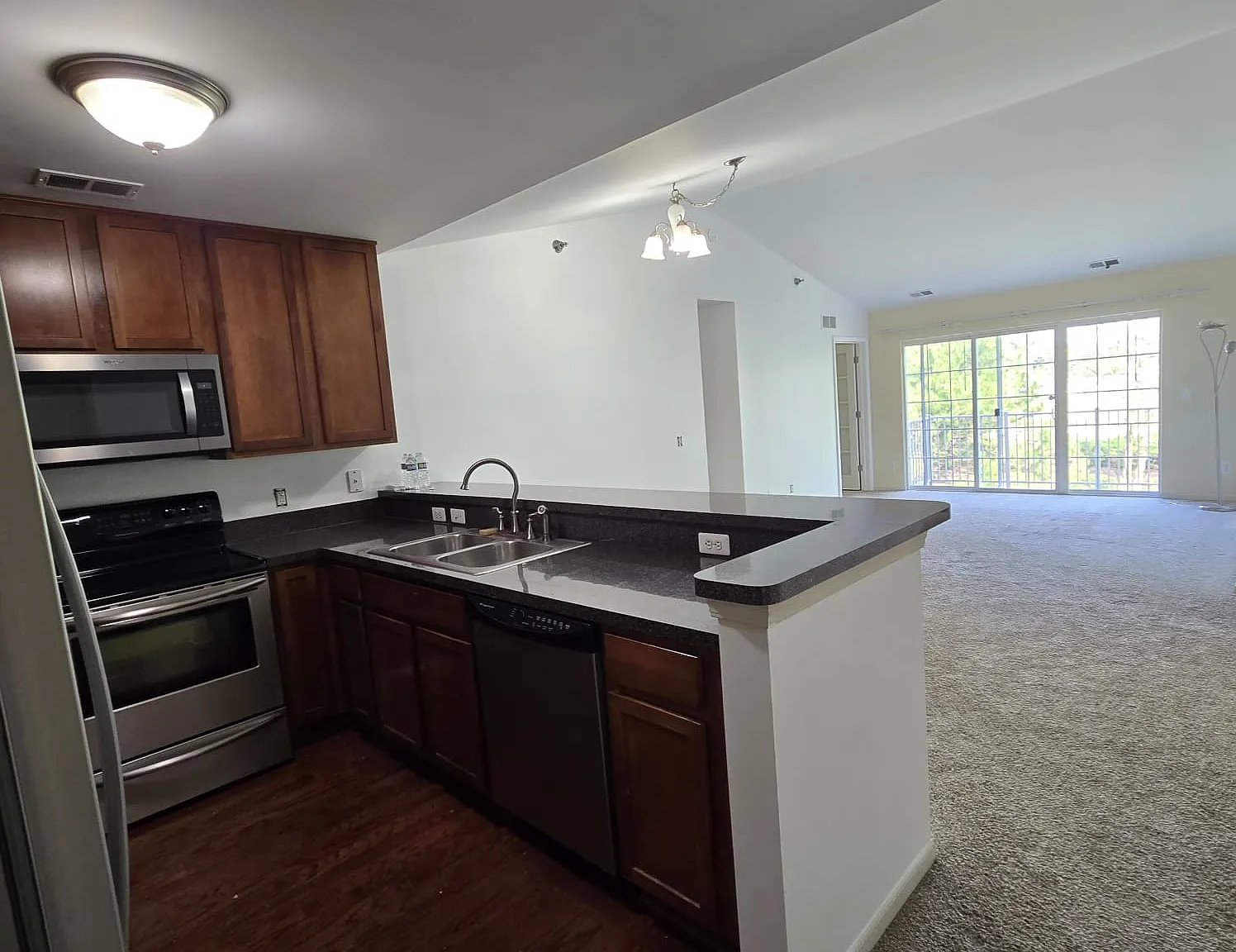 2 bed, 1272 sqft, $1,800 — Photo 2