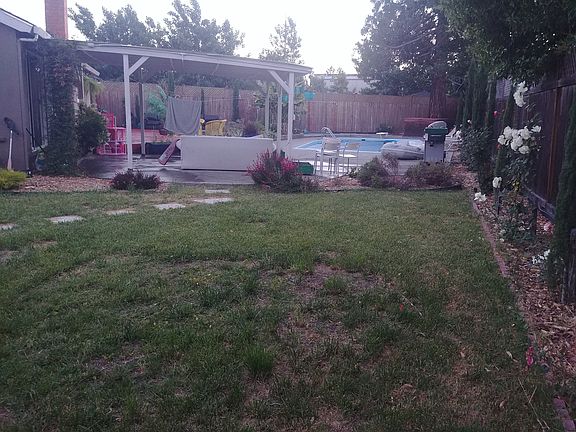 3rd image of 16 Betty Ct