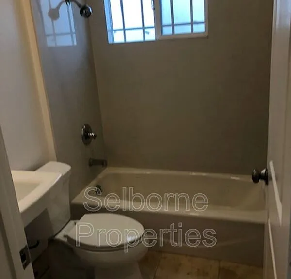 939 International Blvd — Photo 16