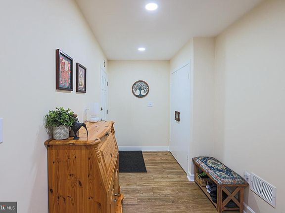 4th image of 2919 Stonybrook Dr