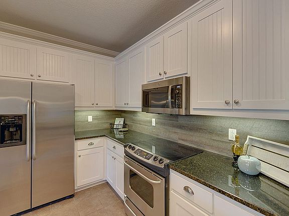3rd image of 1407 Lakeside Rd Unit 203