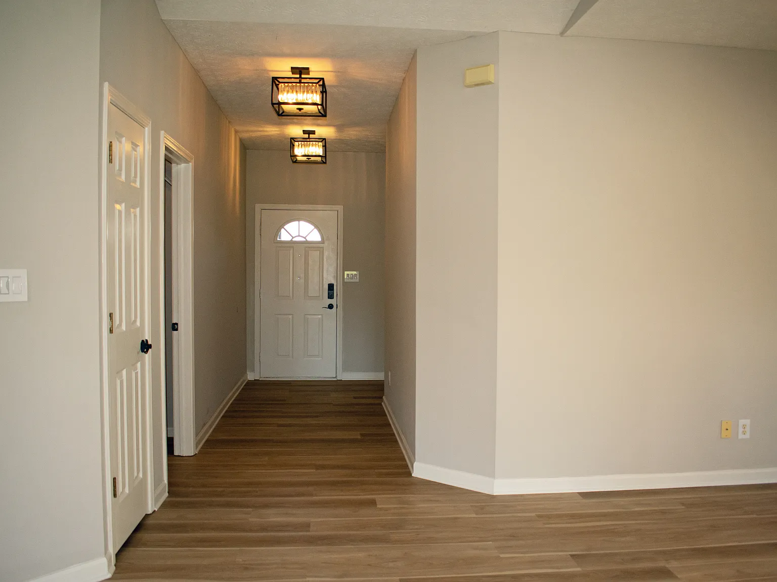 3 bed, 2.0 bath, 1598 sqft, $2,500 — Photo 4