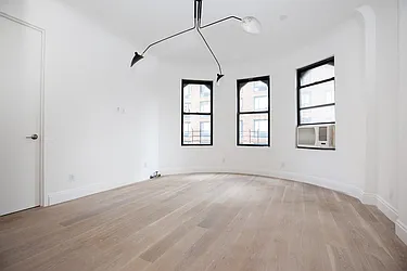 Rented by Barkoff Residential 