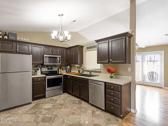4th image of 3754 Tilbury Way