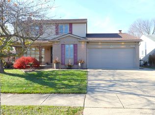 42429 Royal Ln, Clinton Township, MI 48038
