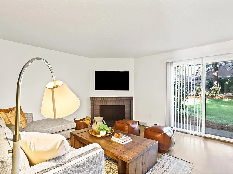 Silver Oak Apartments — Photo 2