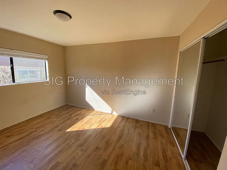 10318 Commerce Ave #3 — Photo 8