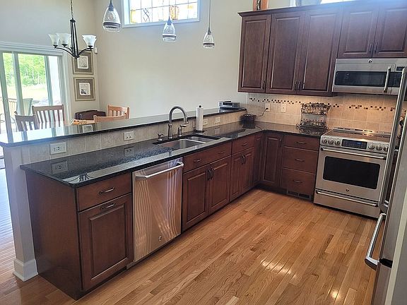 3rd image of 22 Whitney Dr