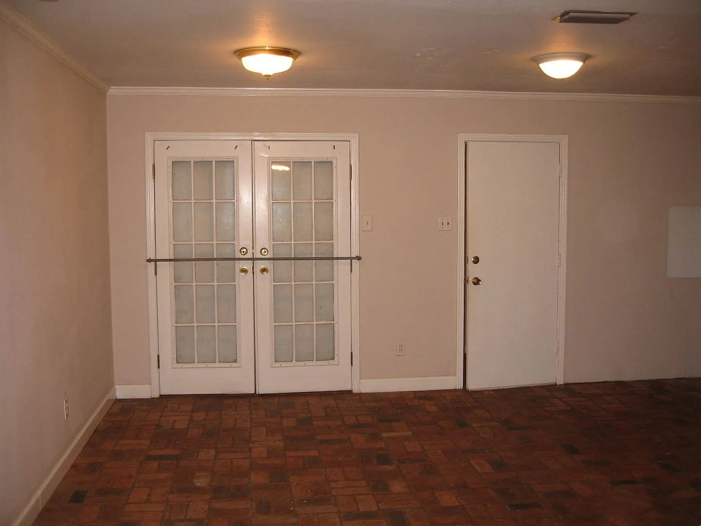 3/1 Home in West Park Manor — Photo 3