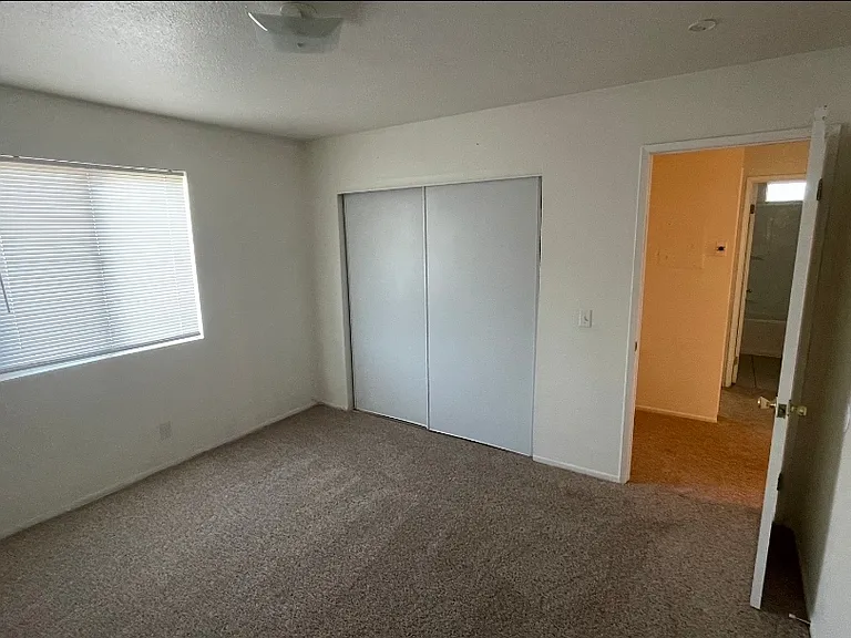 2557 Diamond St — Photo 8