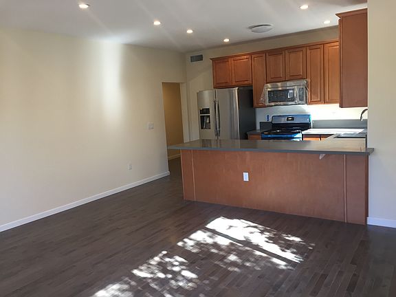 4th image of 1550 S Hobart Blvd